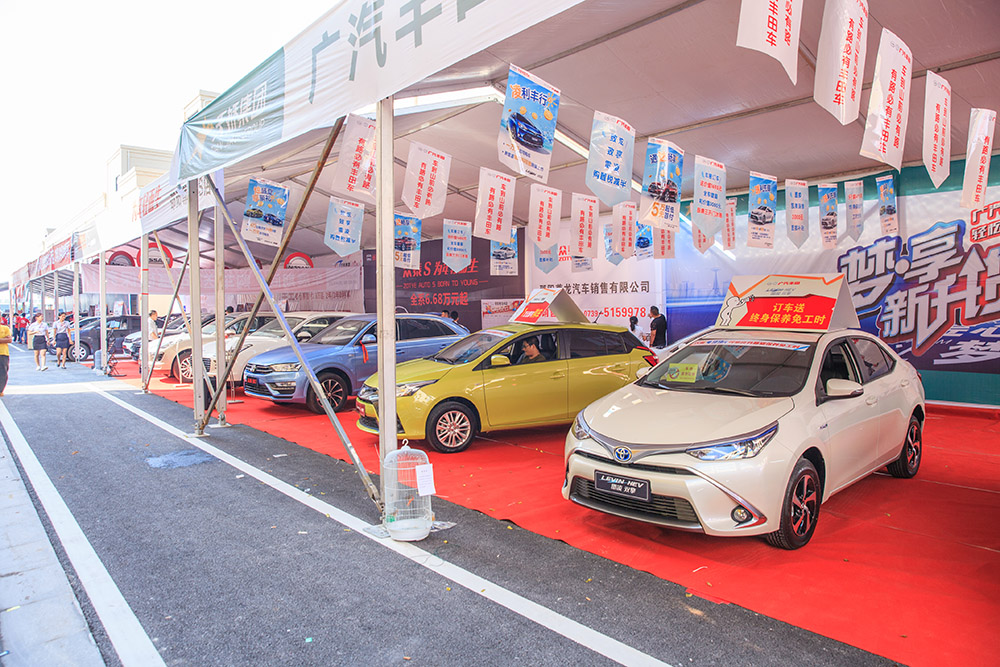 【車(chē)展第一天】遇到那個(gè)TA，放棄蘋(píng)果8......