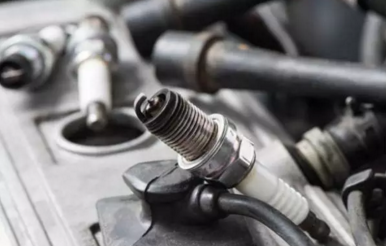 火花塞為什么一換就是4個(gè)？只換一個(gè)不行嗎