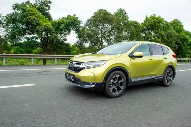 不是我追不上你，而是我們之間需要距離