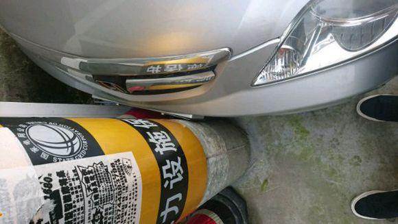 停車不敢停得靠前，那是你不知道這個(gè)竅門