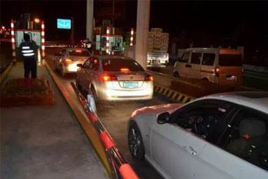 假期高速行駛攻略，看一遍絕對(duì)平安！