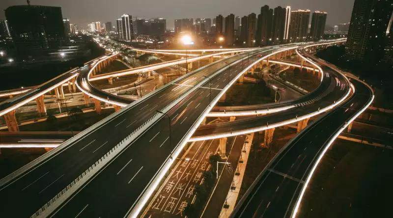 這些上道必知汽車(chē)燈語(yǔ)，你知道嗎？