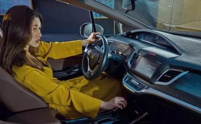 酷夏來臨，又有哪些東西不宜滯留車內 你知道嗎？