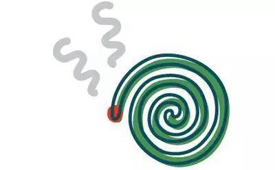 奔馳車突然起火！車主：車?yán)镉形米?，點(diǎn)了盤蚊香……