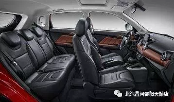 易燃易爆炸！夏天在車?yán)锓胚@些東西絕對(duì)是奪命炸彈！