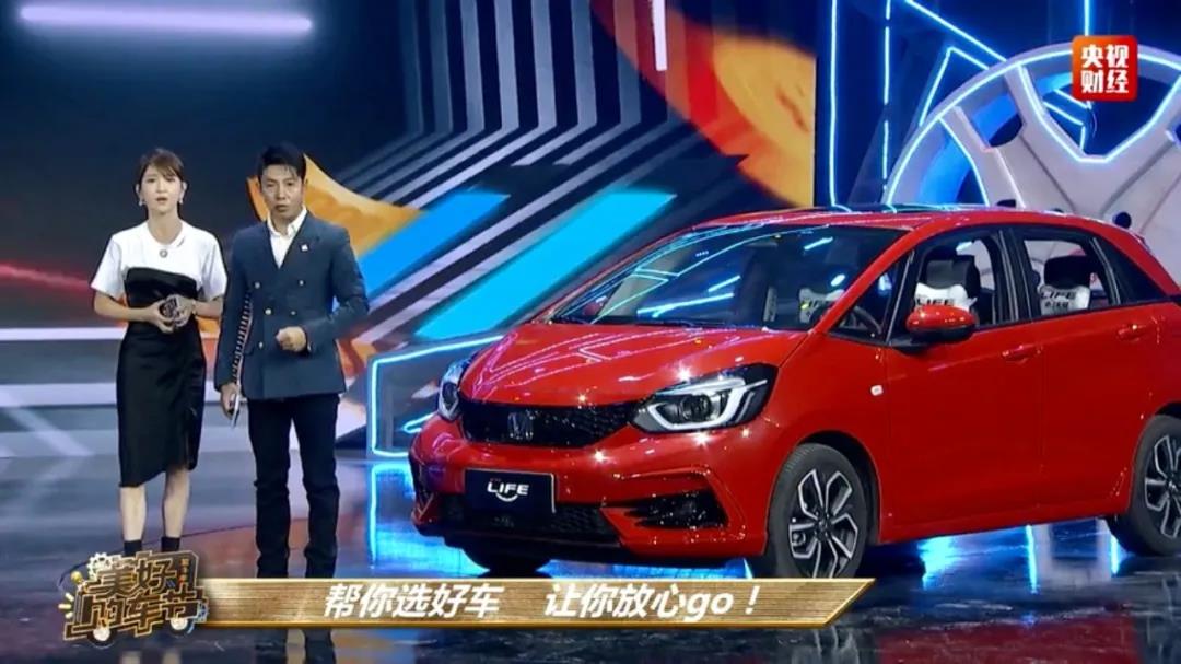 央視直播，名嘴主持竟現(xiàn)場“帶貨”？！