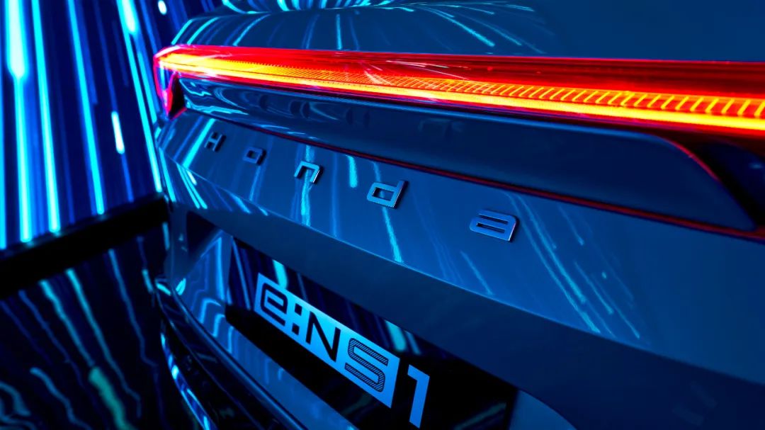 e:NS1，極致色彩美學的造夢家！